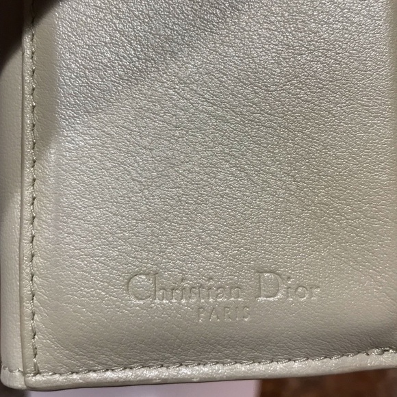 DIOR Cannage Patent Leather Trifold Wallet π€©π₯β€οΈ - Picture 11 of 17